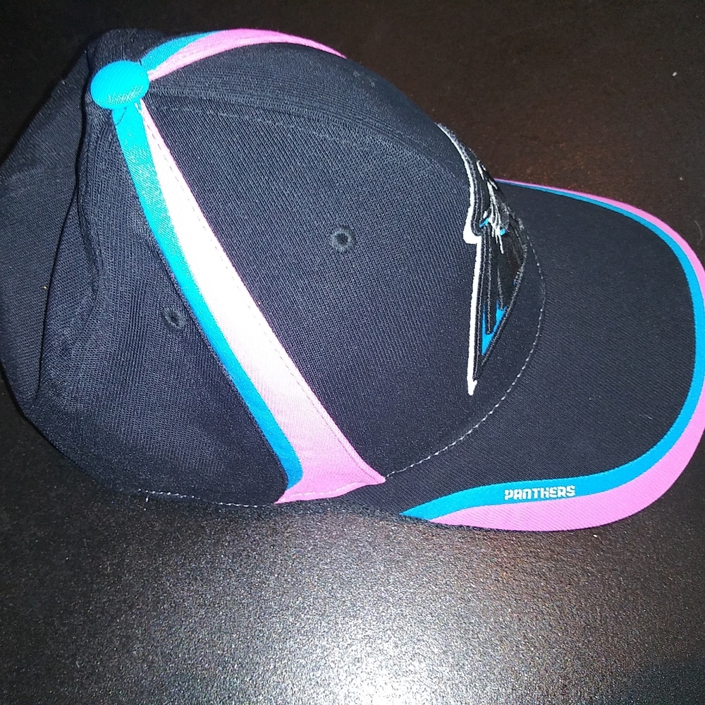 Panthers hat - Picture 5 of 9